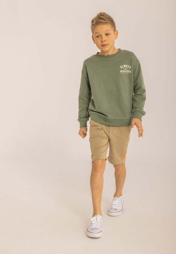 STRAIGHT LEG AND ELASTIC WAIST - Shorts - stone