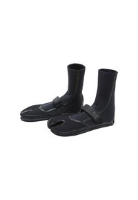 Par de botas de neopreno negro con separación para los dedos, con correas ajustables y suelas texturizadas, diseñadas para deportes acuáticos.