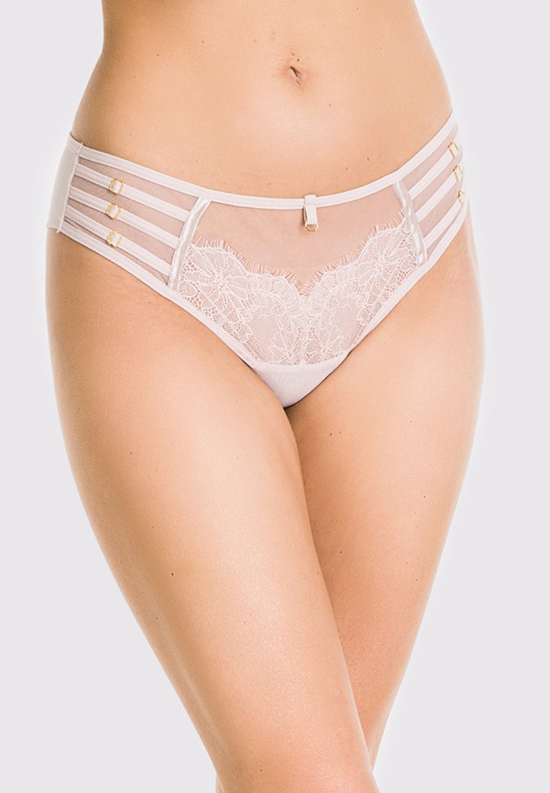 Siateczkowy strój kąpielowy z koronkowymi detalami, w kolorze kremowym, z trzema złotymi paskami po każdej stronie, podkreślonymi ozdobną kokardką z przodu.