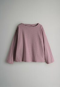 Pikad varrukad top, millel on burgundia ja kreemjad horisontaalsed triibud. Valmistatud pehmest kangast, lõdva istuvusega ja klassikalise ümara kaelusega.