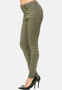 Elara STRETCH - Vaqueros pitillo - grün