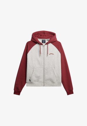 Gevoerde hoodie met een grijze romp en bordeauxrode mouwen, voorzien van kangoeroezakken, een trekkoord hoodie en het "Superdry" logo in het rood.