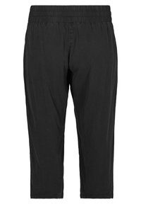 Svarta, korta byxor tillverkade av mjukt tyg med elastisk midja. Har en lös passform och inga synliga fickor eller dekorationer.