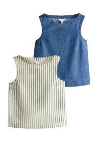Zwei ärmellose Oberteile: eines in blauem Denim mit rundem Ausschnitt und eines in Creme mit vertikalen schwarzen Streifen. Beide haben eine lockere Passform und eine weiche Textur.