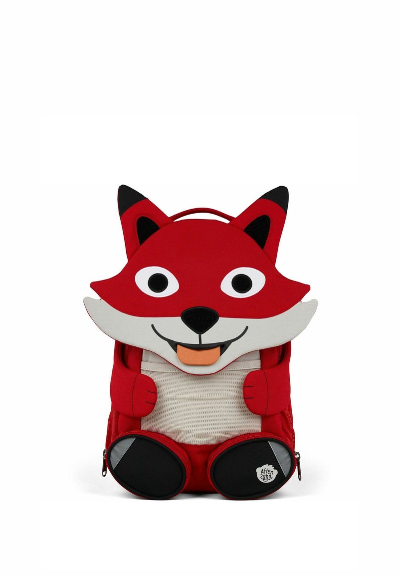 Rucksack in Form eines roten Fuchses mit großen Augen, schwarzen Akzenten und einer strukturierten Oberfläche. Verfügt über zwei Seitentaschen und einen Tragegriff an der Oberseite.