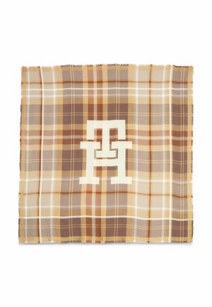 Sciarpa a scacchi nelle tonalità di marrone, giallo e crema. Presenta un grande monogramma bianco 'TH' al centro con bordi frangiati.