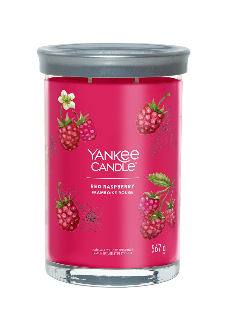 Yankee Candle in einem klaren Glasbehälter mit einem leuchtend rosa Etikett, das rote Himbeeren und grüne Blätter zeigt; grauer Deckel; 567 g Gewicht.