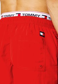 Tommy Hilfiger LOGOLINE MEDIUM DRAWSTRING - Uimashortsit - deep crimson