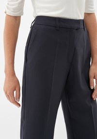 s.Oliver BLACK LABEL REGULAR - Stoffhose - dark navy