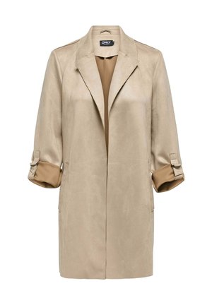 Beige hosszú kabát felgöngyölt ujjal, amely pántokkal van rögzítve, csücskös gallérral és nyitott elülső résszel, puha velúr-szerű anyagból készült.
