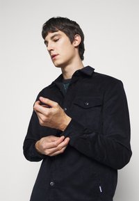 Barbour OVERSHIRT - Overhemd - navy