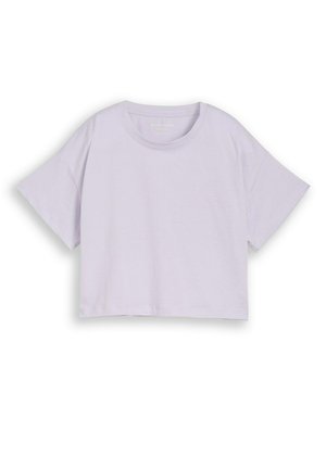 Fliederfarbenes kurzärmeliges T-Shirt mit Rundhalsausschnitt, flach auf weißem Hintergrund dargestellt.