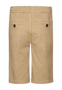 Pantaloni corti in cotone beige con cintura, due tasche posteriori con bottoni neri e finitura orlata. Texture liscia, taglio dritto.
