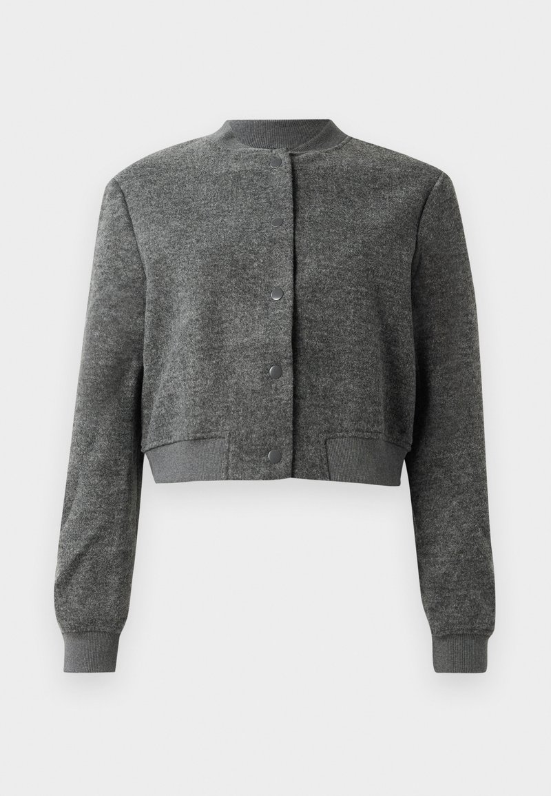 Veste grise cropped en tissu texturé, avec un col rond, des boutons-pression à l'avant et des poignets côtelés.