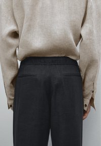 Massimo Dutti JOGGER FIT - Pantalon classique - black