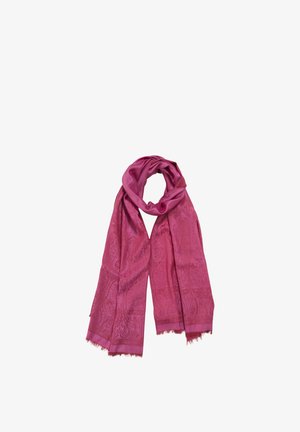 Longue écharpe rose avec un motif paisley subtil et des extrémités à franges, bouclée lâchement au centre sur fond blanc.