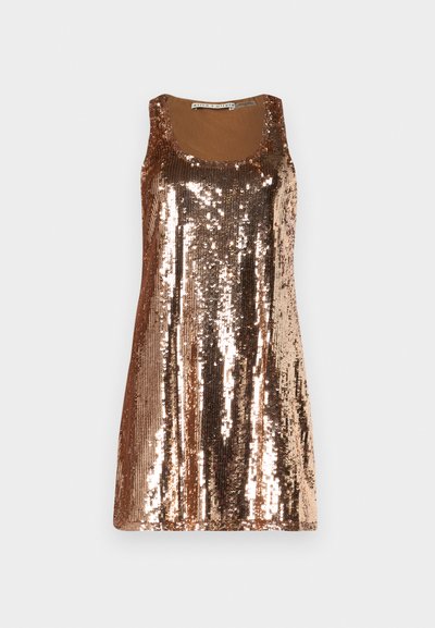Robe en sequins bronze avec un design sans manches, un col rond et une texture de tissu lisse, présentant une surface brillante et réfléchissante.