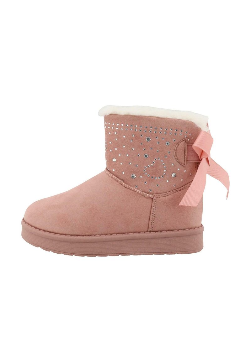 Roze suede enkellaars met een zachte witte bontvoering, versierd met zilveren studs en een roze lintstrik aan de achterkant. Platte zool, ronde neus.