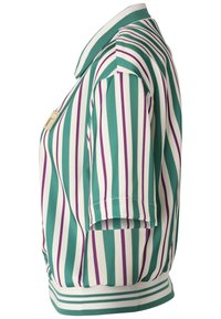 Camisa de manga corta a rayas en verde, blanco y púrpura. Presenta un tejido texturizado, puño elástico y una insignia decorativa en el pecho.