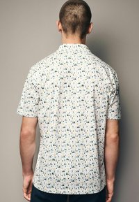 Next REGULAR FIT - Polokošeľa - white blue golf