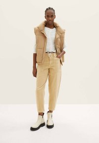 TOM TAILOR DENIM BARREL MOM - Jeans Straight Leg - brown rice