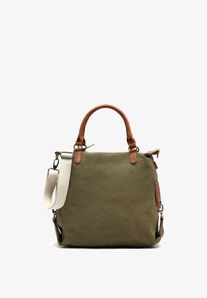 Olive rohelise kangast kott pruuni nahakujundusega, kahekordsete sangadega ja reguleeritava valge rihmaga. Omab ristkülikukujulist vormi ja sileda tekstuuri.