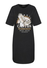 Sort t-skjortekjole med korte ermer, med et grafisk design av en ørn, stjerner og teksten "CANYON WANDERER WILD CHILD" i hvitt og gull.