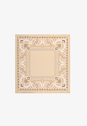 Beżowa, kwadratowa chusta z białymi i brązowymi kwiatowymi i paisley wzorami tworzącymi symetryczną ramkę oraz małe kwiatowe motywy w centrum.