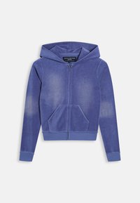 Sweat à capuche zippé bleu avec poches avant et petit logo embossé sur la poitrine gauche, en tissu doux avec capuche et poignets côtelés.