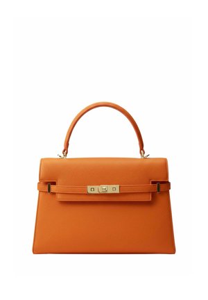 Sac à main en cuir orange avec une anse supérieure, forme rectangulaire, fermeture à rabat et fermoir pivotant doré.