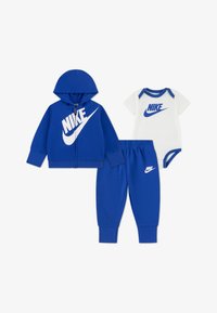 Neselectat, game royal