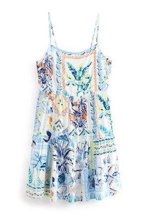 Letnia sukienka bez rękawów z cienkimi ramiączkami, z wzorem patchworkowym przedstawiającym tropikalne liście i kwiaty w kolorach niebieskim, zielonym, pomarańczowym i białym.
