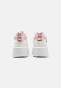 KARL LAGERFELD ANAKAPRI GLITTER - Sneaker low - white/pink
