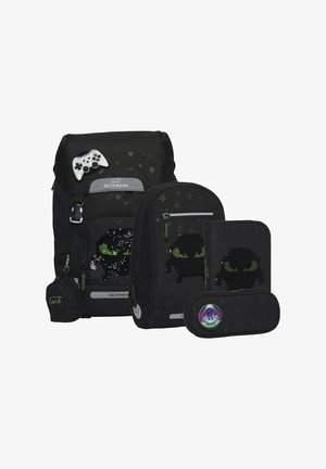 Schwarzes Beckmann-Rucksackset mit grünäugigem, pixeligem Monster-Design, enthält Rucksack, kleinere Tasche, Federmäppchen und kleines rundes Etui.