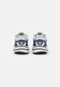 adidas Originals ASTIR - Sapatilhas - silver metallic/core black