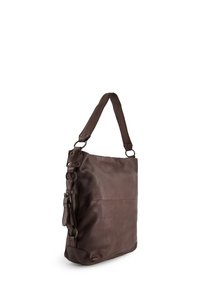 Sac fourre-tout en cuir marron avec une surface texturée, une large sangle d'épaule et une poche latérale dotée d'accents en métal.