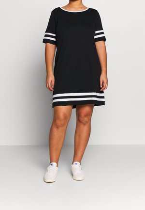 Sort kortærmet kjole med hvide striber på ærmerne og kanten, rund halsudskæring og en afslappet pasform, lavet af blødt bomuldsstof.
