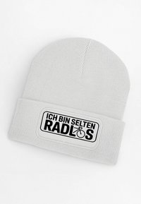 Light gray knitted beanie with a folded cuff, featuring a rectangular black and white patch with the text "ICH BIN SELTEN RADLOS" and a bicycle icon.