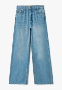 Jeans de mezclilla de tiro alto en un tono azul claro, con corte tipo wide-leg, diseño de cinco bolsillos, trabillas para cinturón y cierre de botón. Textura suave, mínimo desgastado.