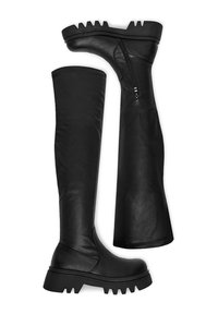 Czarne kozaki za kolano wykonane z gładkiej skóry z grubą podeszwą, z bocznym zamkiem błyskawicznym i lekko zwężanym krojem.