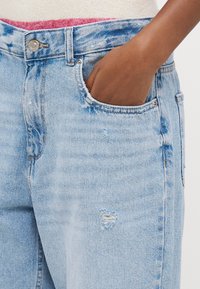 ONLY Petite ONLELLA RILEY - Ravne kavbojke - light blue denim