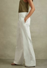 Reiss Tygbyxor - white