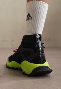 adidas by Stella McCartney SEEULATER - Pārgājienu apavi - core black/solar green/active orange