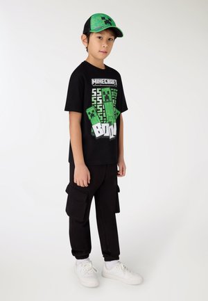 - T-shirt z nadrukiem