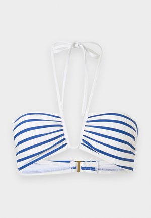 Λευκή τοπ μπικίνι bandeau με οριζόντιες μπλε ρίγες, κορδόνια στον λαιμό και χρυσό κούμπωμα στο πίσω μέρος.
