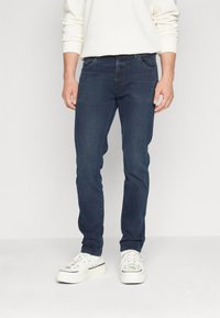 Wrangler - LARSTON - Jeans Tapered Fit - travis Miniatyrbilde 1