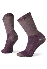 Mauve Socken mit strukturiertem Rippenmuster, ausgestattet mit verstärktem Fersen- und Zehenbereich. Subtile Farbvariationen verleihen dem Design Tiefe.