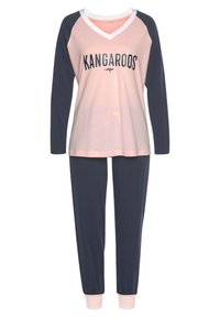 Rosa und marineblaues Schlafanzugset mit langen Ärmeln. Das V-Ausschnitt-Oberteil zeigt einen Druck mit "KANGAROOS". Die Hose hat elastische Bündchen und eine glatte Textur.