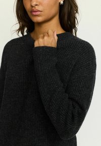 Soft Rebels Trui - charcoal melange