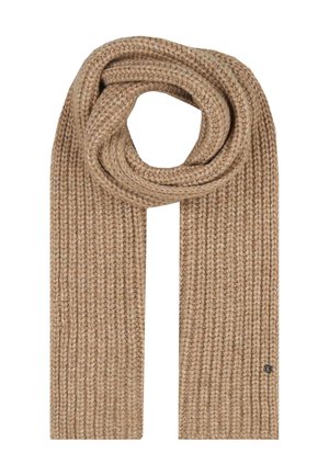 Sciarpa in lana a maglia beige con un motivo a coste, intrecciata in modo fluido nella parte superiore, con un piccolo logo metallico rotondo vicino a un'estremità.
